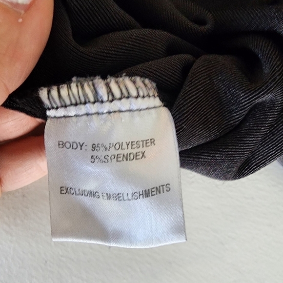 White Fox Longsleeve Black Crop Top Women's Size M. - Picture 4 of 7